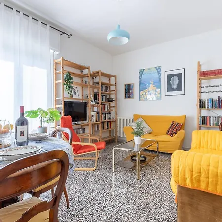 Porta A Lucca - Bright With Balcony Apartment Pisa