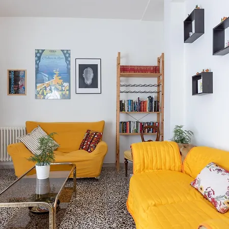 Porta A Lucca - Bright With Balcony *